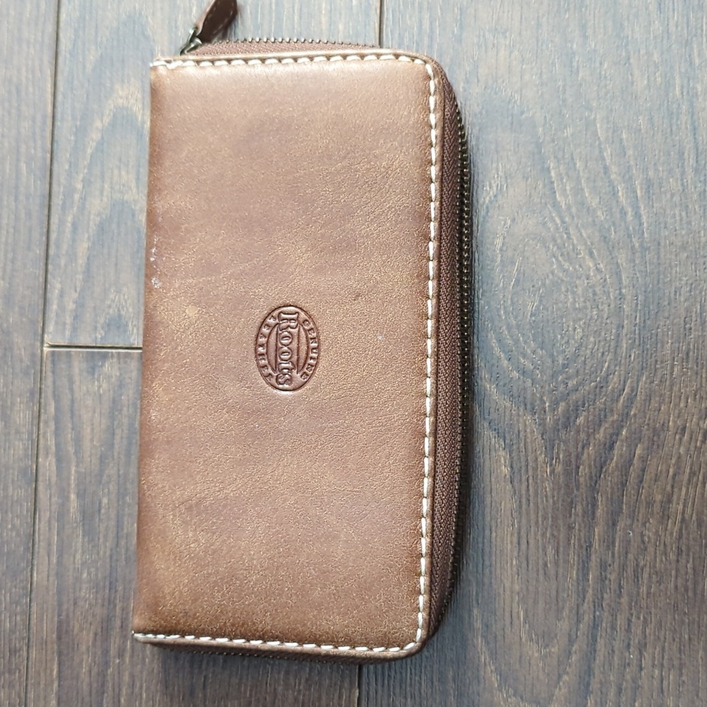 Roots Tribe Zip Around Clutch - Picture 6 of 10
